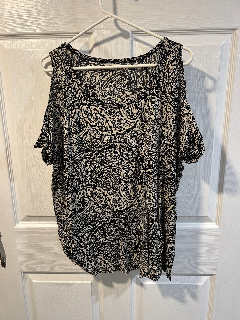 Lucky Brand Black & White Paisley Cold-Shoulder Top